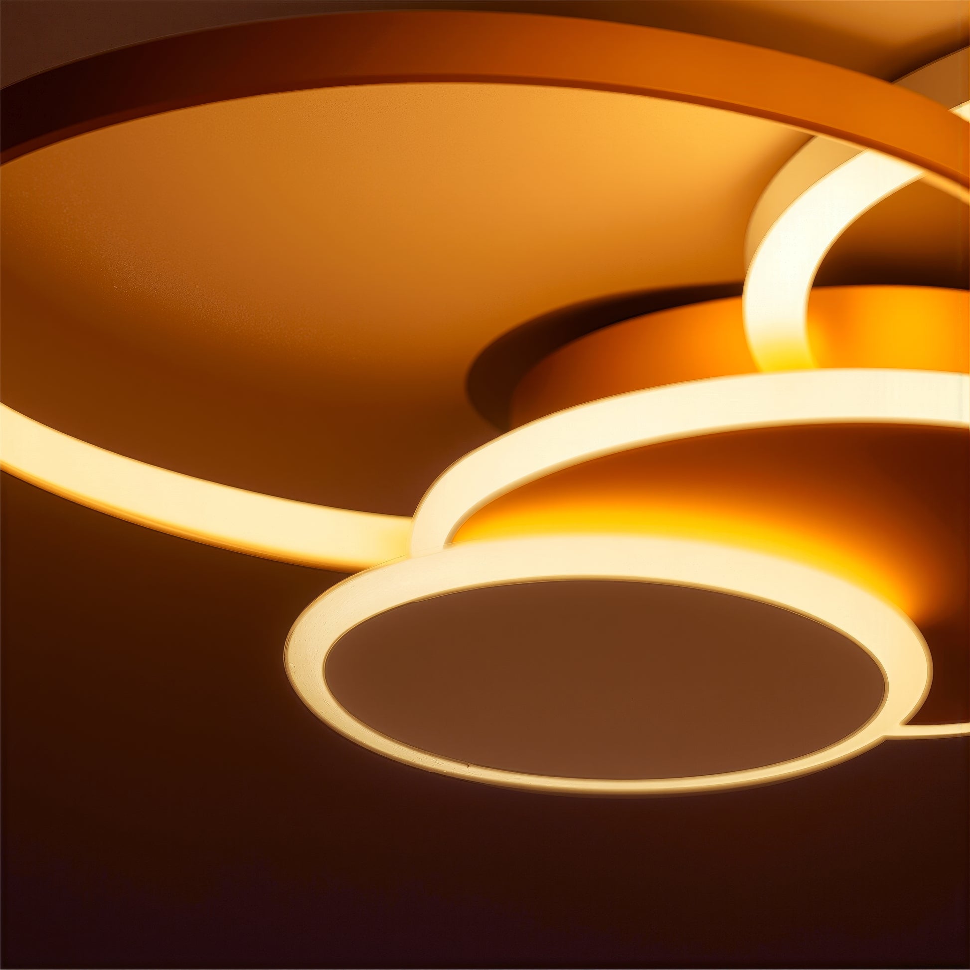 LED полилей с дистанционно управление KILLIAN 80W, 4 кръга, студена/топла/неутрална светлина, димиране, златни LED полилеи с дистанционно управление Заглавие по подразбиране Alessandro Design
